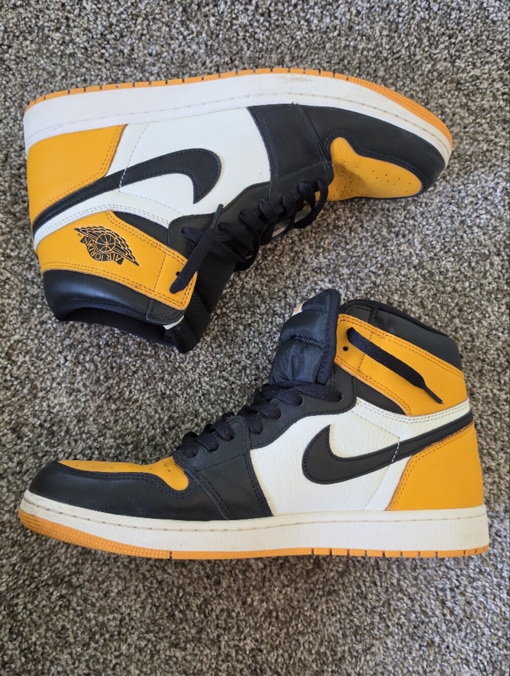 Nike Air Jordan 1 Retro High OG 'Yellow Ochre' Mens Sneakers